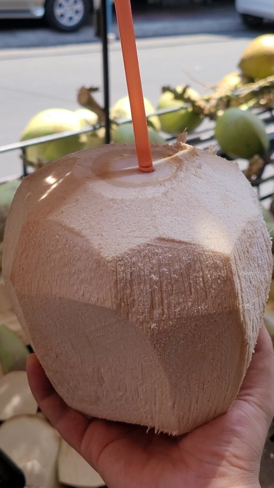 ybeattv_shorts 게시물 이미지: Cambodia's powerful coconut cutting skill!!!
