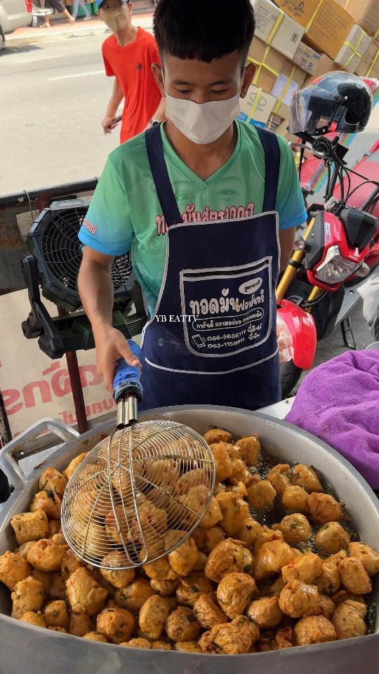 ybeattv_shorts 게시물 이미지: The famous Michelin spicy fishball in...