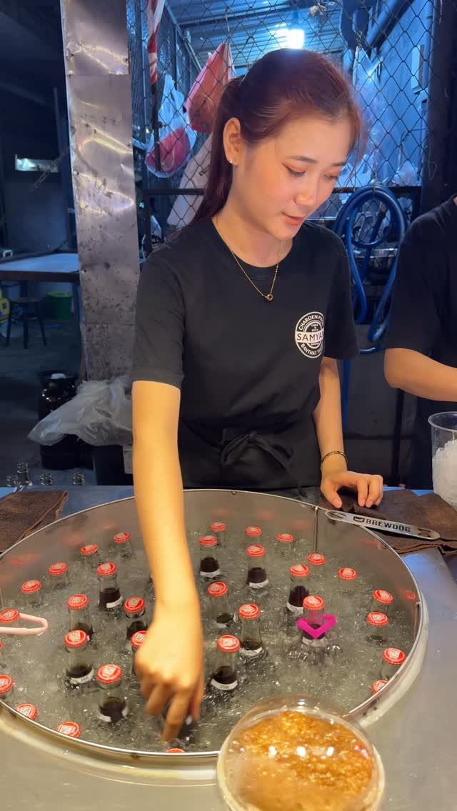 ybeattv_shorts 게시물 이미지: Coca-Cola slush provided by a cute girl in Thailand!!!