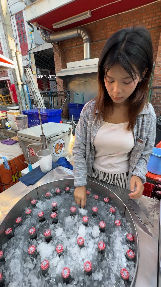 ybeattv_shorts 게시물 이미지: Cool Coca-Cola slush provided by a cute Thai...