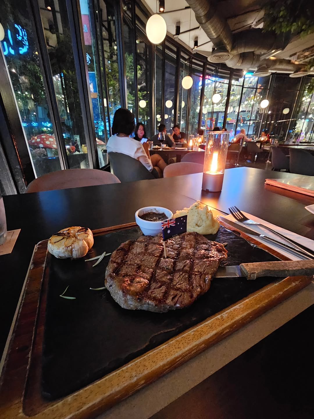 ybeattv_shorts 게시물 이미지: Medium-rare ribeye steak with red wine sauce,...