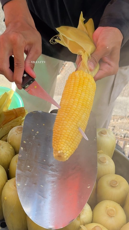 ybeattv_shorts 게시물 이미지: easiest corn cutting skill in Thailand!!!