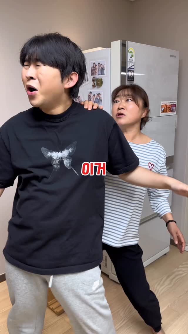 ye_chan000328 게시물 이미지: 골반이 안 멈추는 가족 
@ponggwi