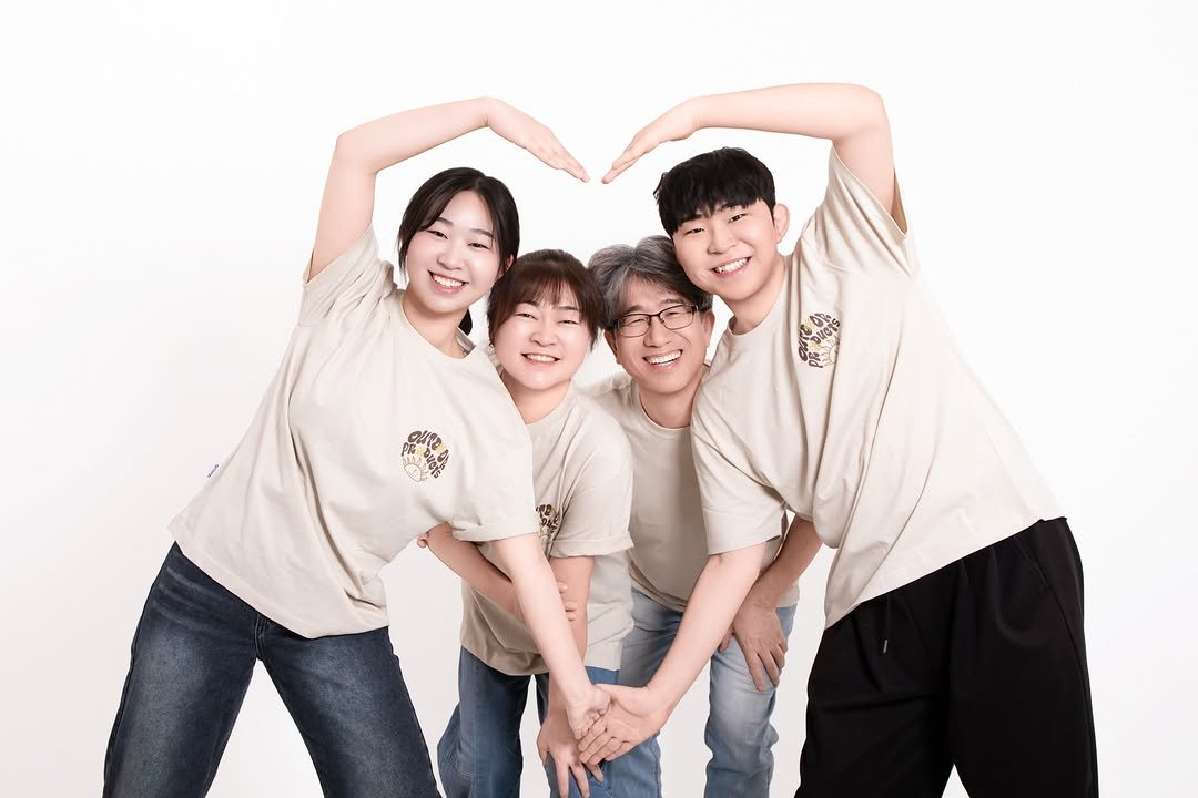 ye_chan000328 게시물 이미지: 100년만에 찍은 가족 사진