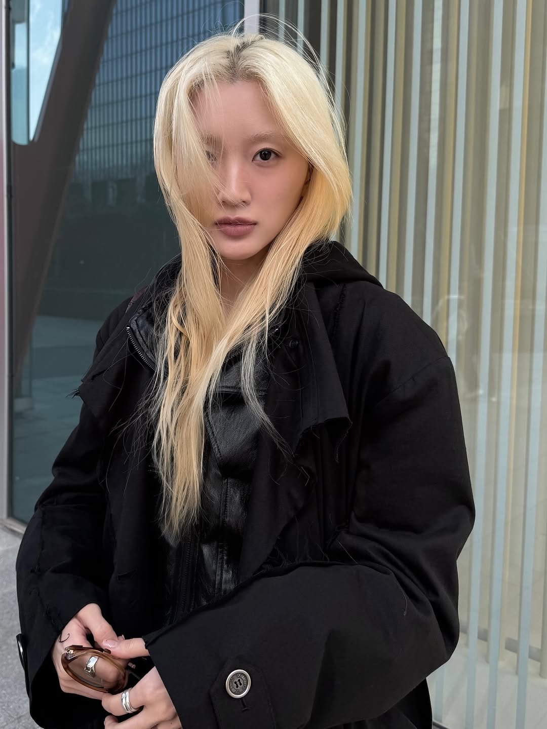 Photo by Yein on December 09, 2025. May be an image of one or more people, blonde hair, makeup, duffle coat, overcoat, goosedown coat, jacket, parka and text.
