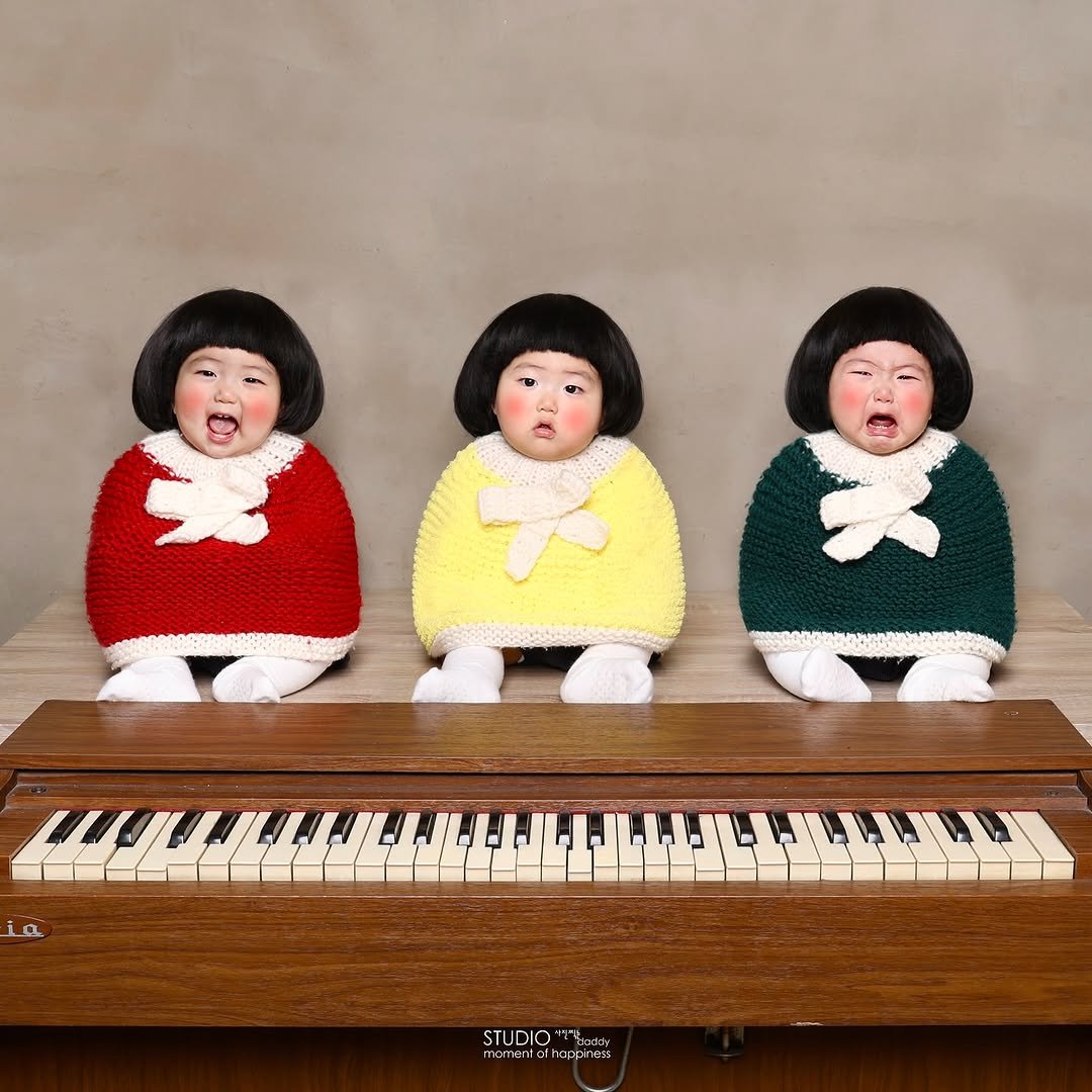 Photo by 김예빈(예블리즈) on November 13, 2025. May be an image of piano, lace, crochet, doll and text.