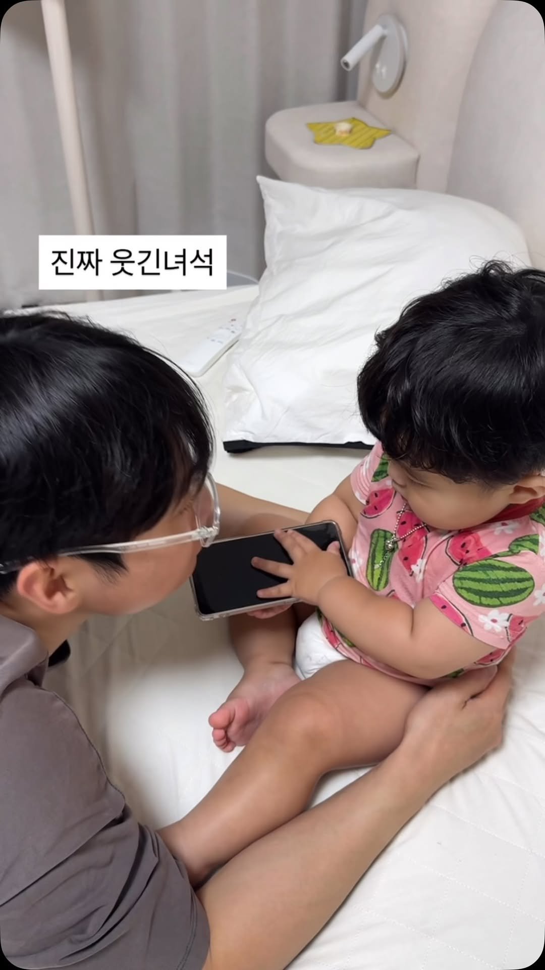 ye_vely_s 게시물 이미지: 냅다 뽀뽀하는 스킬보소