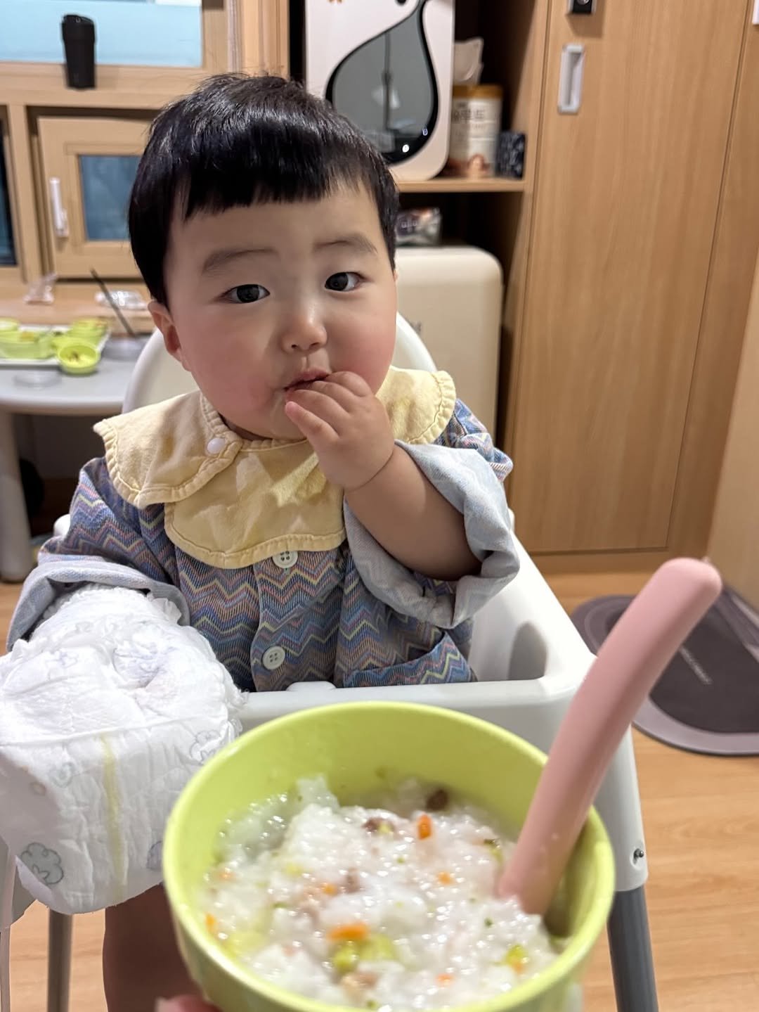 Photo by 김예빈(예블리즈) on November 26, 2025. May be an image of congee, porridge and text.