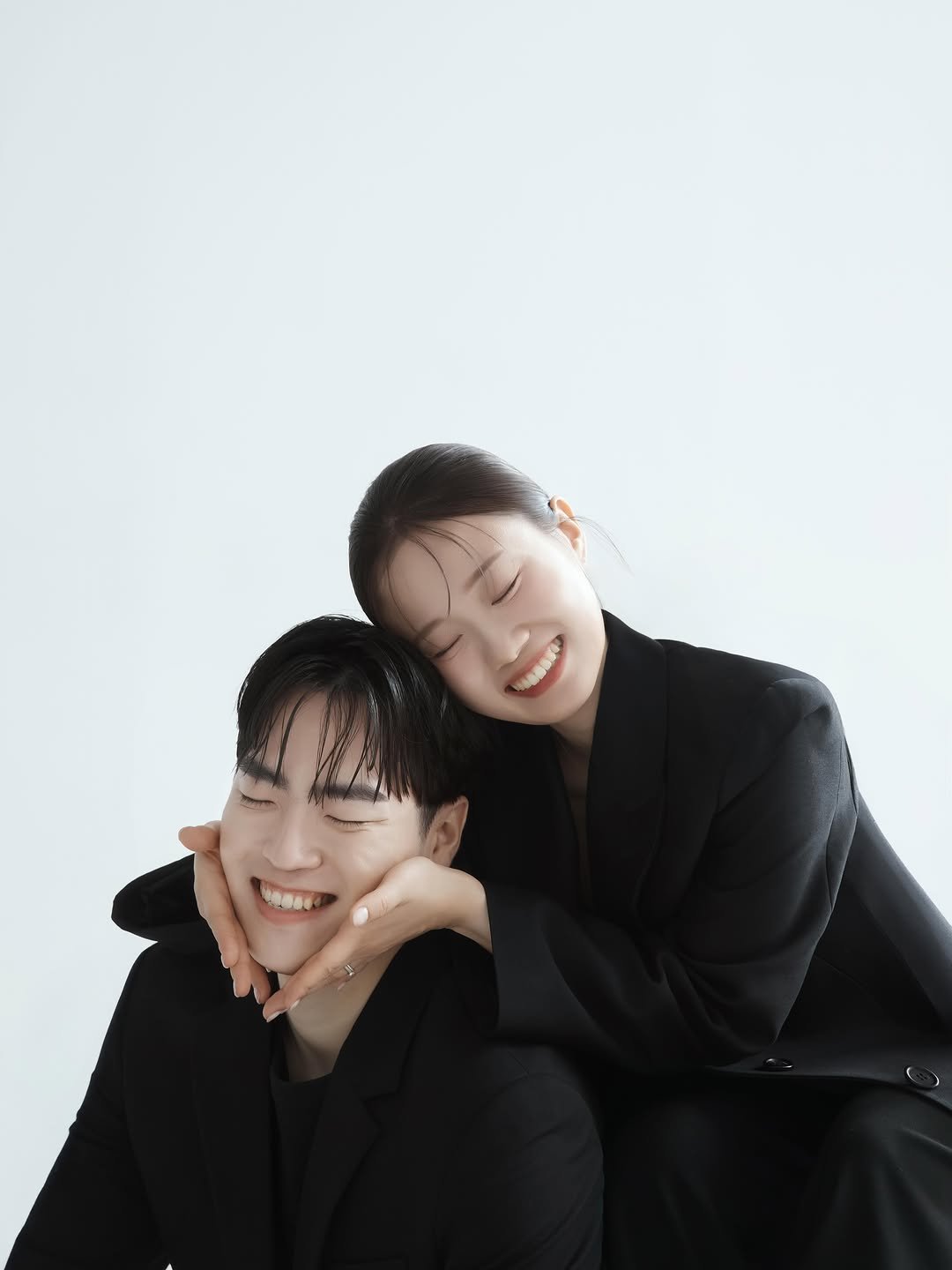 yeadini 게시물 이미지: ⠀
⠀
𝘄𝗲’𝗿𝗲 𝗴𝗲𝘁𝘁𝗶𝗻𝗴 𝗺𝗮𝗿𝗿𝗶𝗲𝗱 
🖤

#베리굿웨딩조예진
#예진플 @yeadini