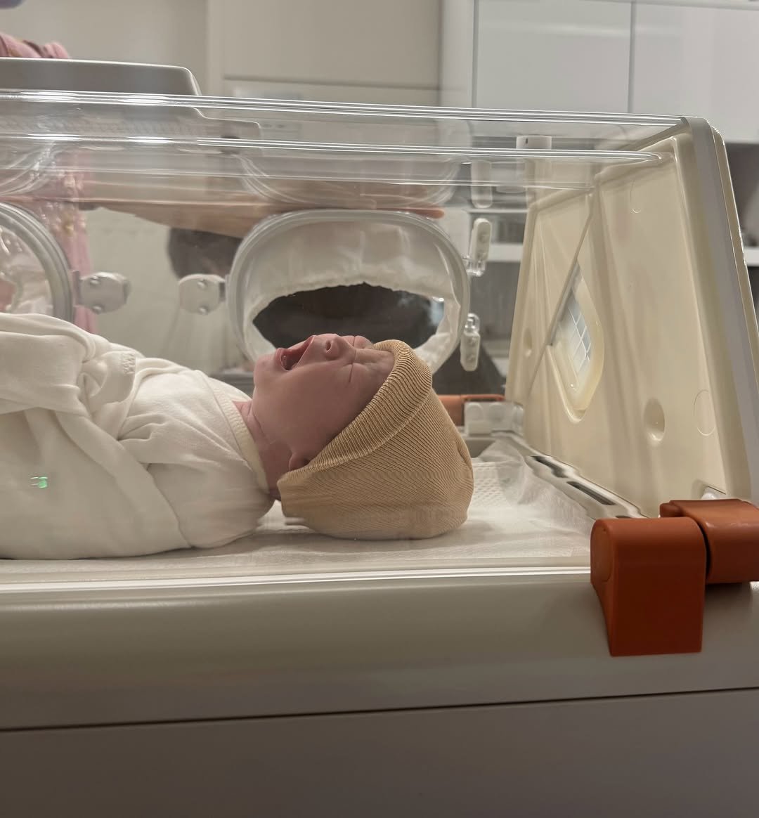 Photo shared by 구예지 / 대구쇼호스트 on August 12, 2025 tagging @chan9meen, and @mungclee. May be an image of 1 person, baby, hospital and text.