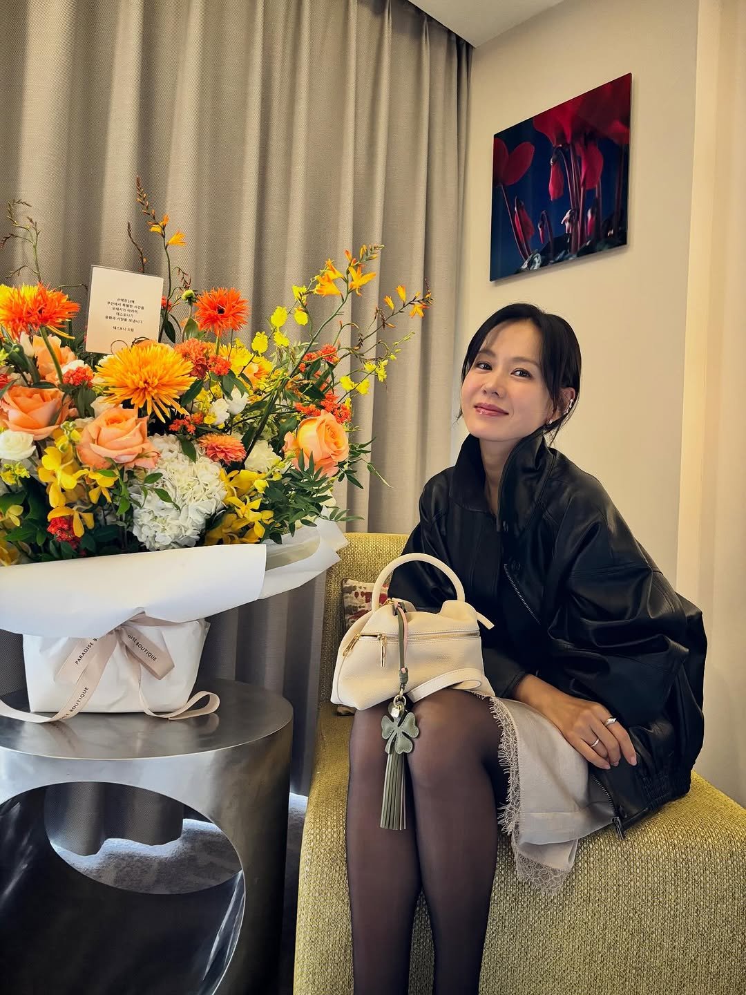 Photo shared by 손예진 on September 25, 2025 tagging @testoni.1929. May be an image of bouquet, flower arrangement, prairie gentian, white lily, carnation and text.