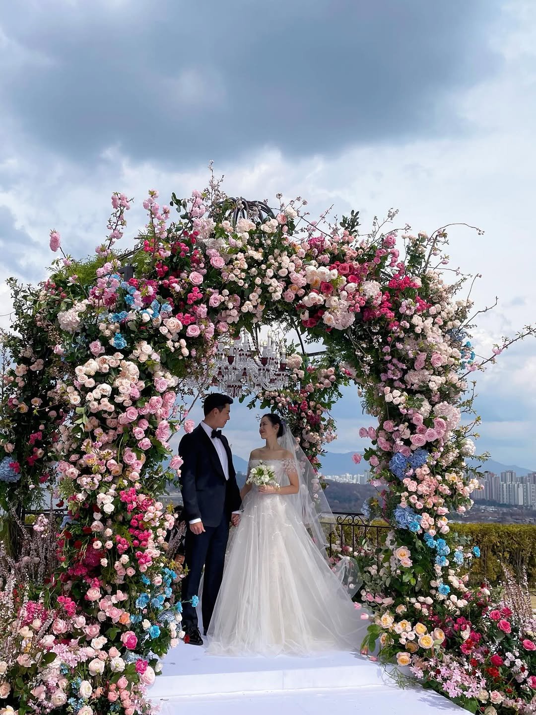 Photo by 손예진 on March 31, 2026. May be an image of bouquet, flower, wedding, outdoors and text.