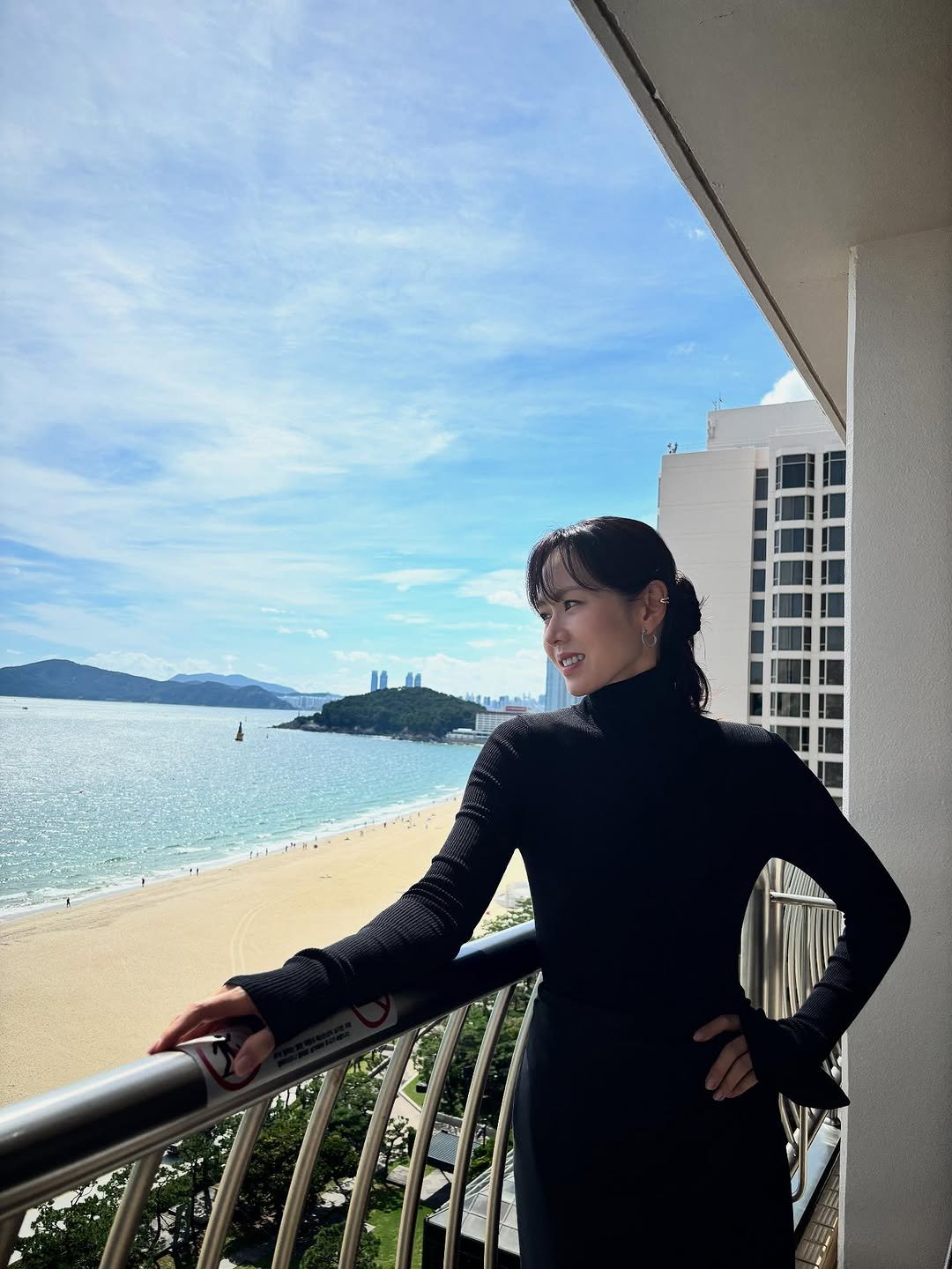 Photo by 손예진 on September 18, 2025. May be an image of turtleneck and ocean.