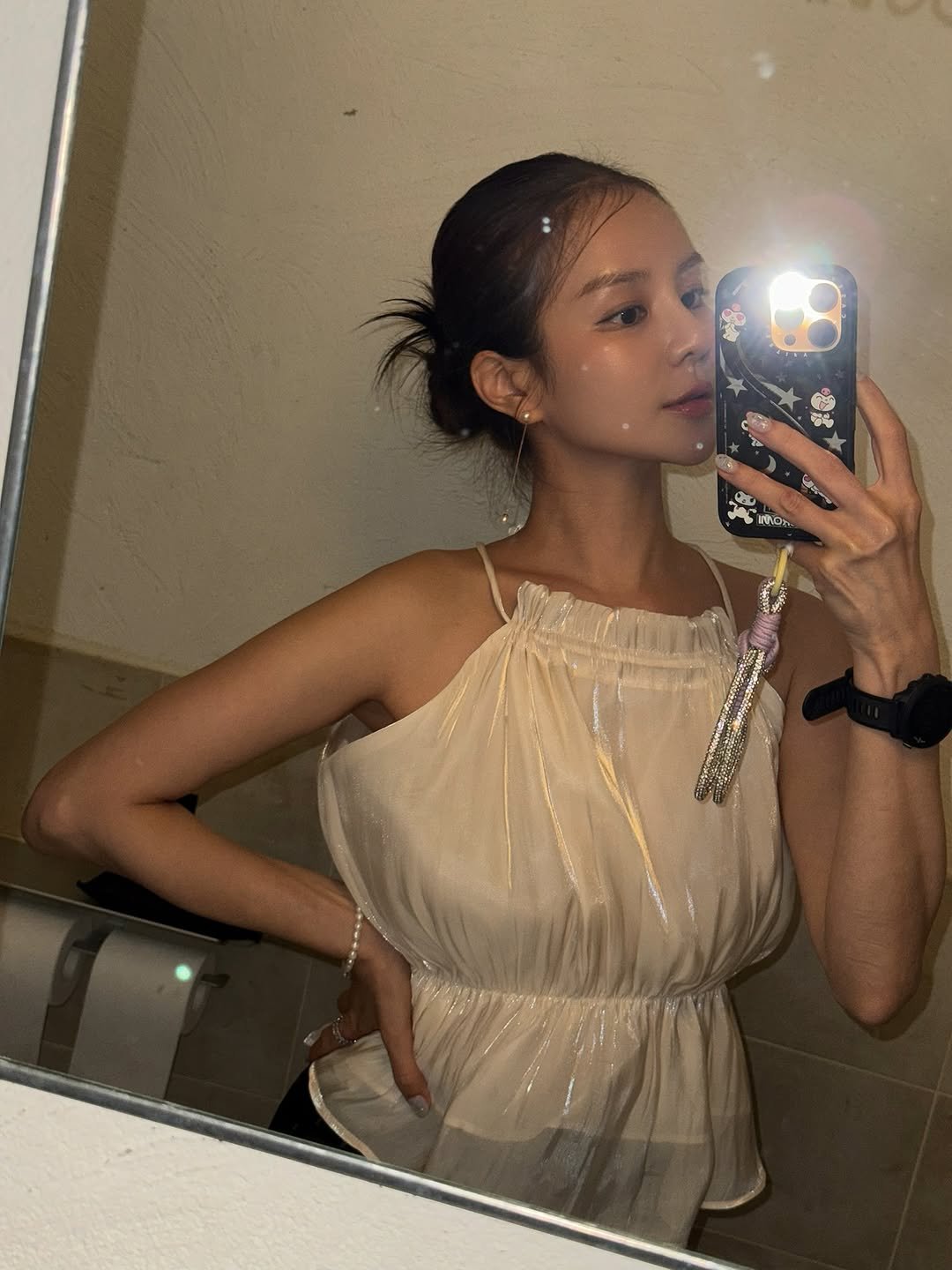 Photo by 예릴리🐣 리아맘💜 on August 11, 2025. May be a selfie of 1 person, phone, mirror, sundress and text.