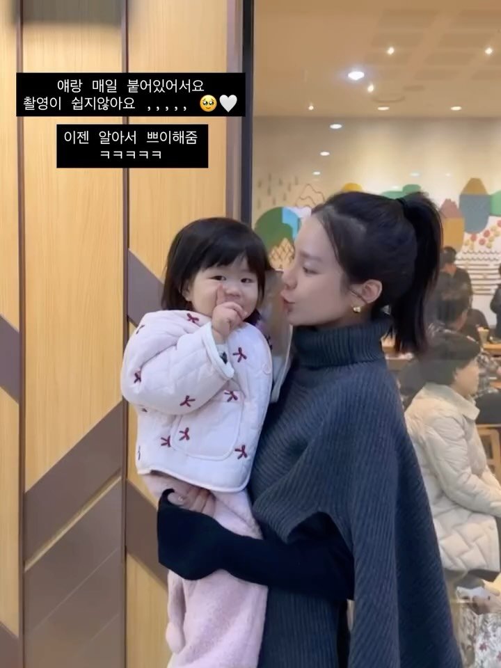 yelilly 게시물 이미지: 가을에 판매했던 #케이프니트 기억하시나요 
이번에 2탄 데려왔는데 그레이컬러...