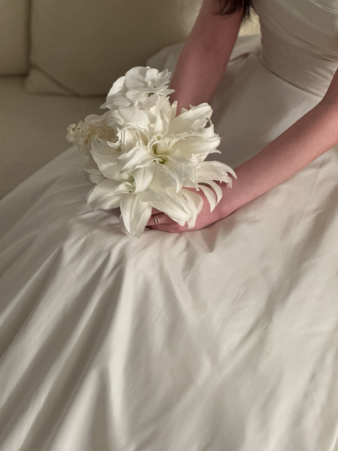 yelim_wed 게시물 이미지: ⠀⠀⠀⠀⠀⠀⠀⠀⠀⠀⠀⠀⠀⠀⠀⠀ 
 ⠀⠀⠀⠀⠀⠀⠀⠀⠀⠀⠀⠀⠀⠀⠀⠀ 
의상과 헤어...