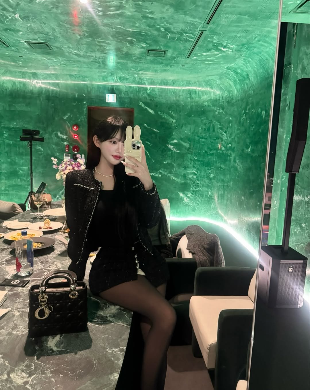 Photo by 예린 on November 23, 2025. May be an image of one or more people, hair and mirror.