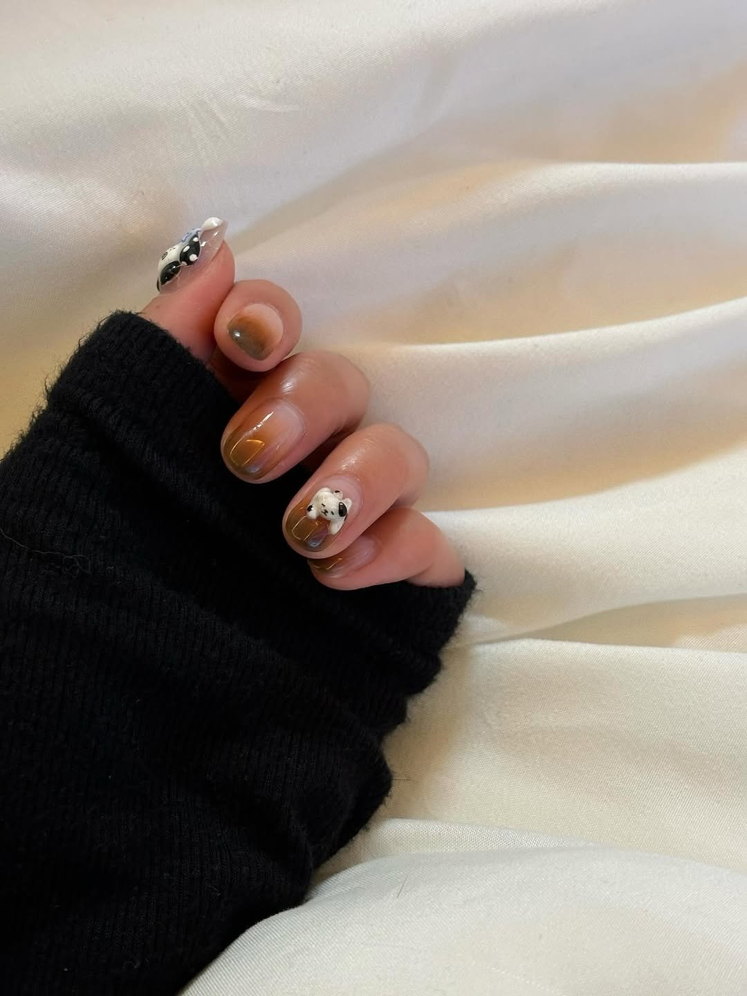 Photo by Yelli on October 08, 2025. May be an image of one or more people and fingernails.