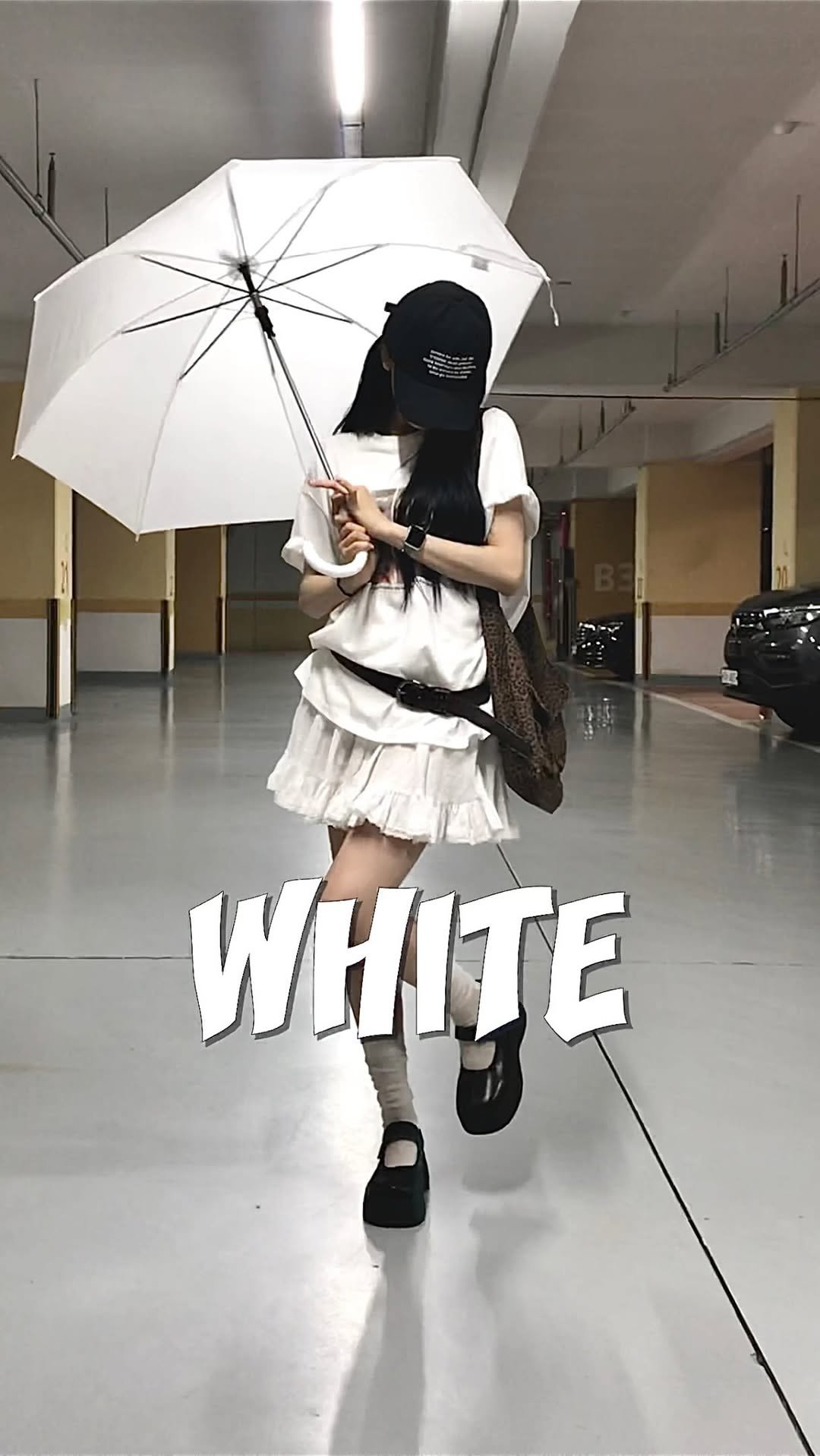 yemomile.official 게시물 이미지: ☂️ LOOK 1 ☂️
▪️ 티셔츠 - [unisex] 사이렌 배색 반팔 티셔츠...