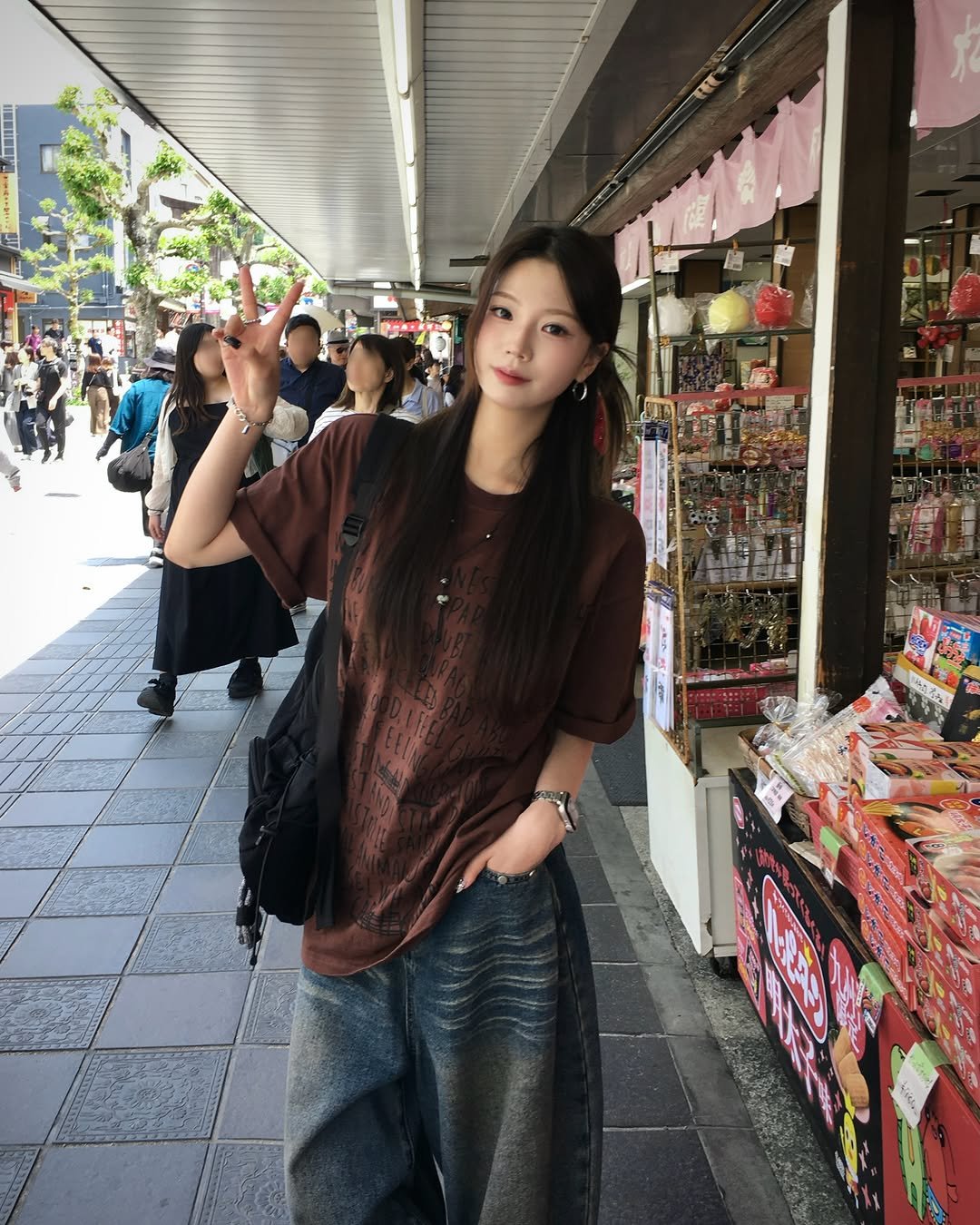yemomile.official 게시물 이미지: ✌🏻

▪️ 티셔츠 - [unisex] 커리지 레터링 반팔 티셔츠 (브라운)
▪️...