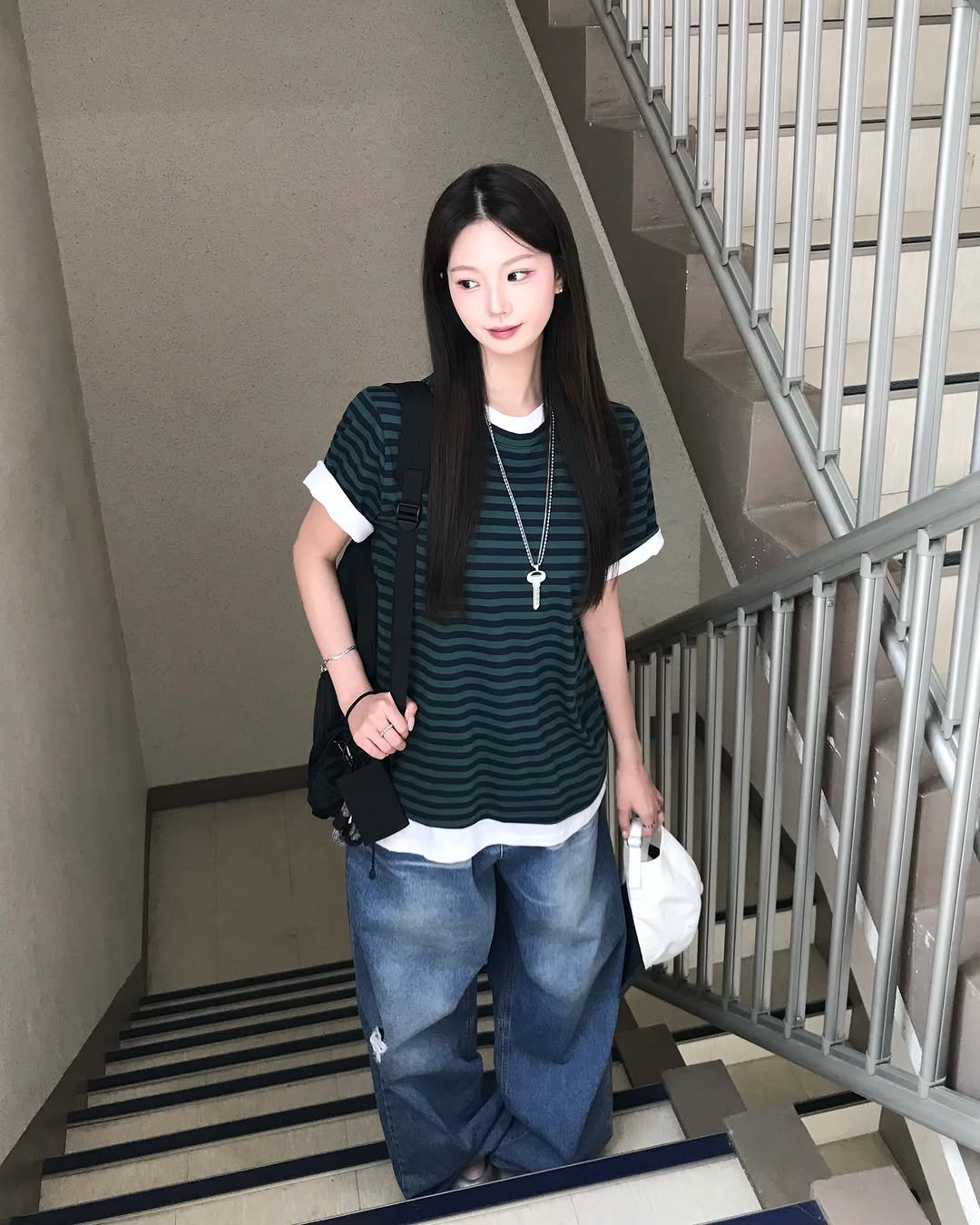 yemomile.official 게시물 이미지: 💚💙💚💙

▪️ 티셔츠1 - [YETE0014] [unisex] 데미지 포인트...