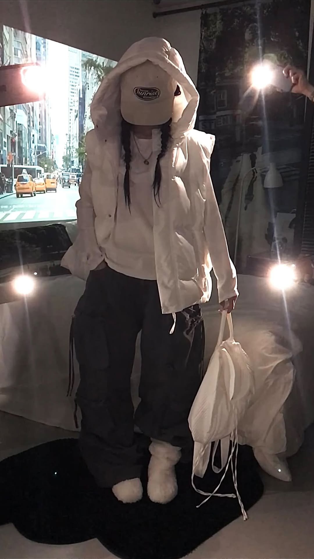 yemomile.official 게시물 이미지: 😎

💡 LOOK 1 💡
▪ 니트 - [unisex] 토브 브이넥 울 니트...