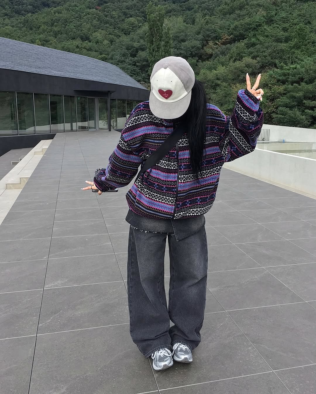 Photo shared by 오늘도 예모마일 :D on October 03, 2025 tagging @breath.coworks_. May be an image of 1 person, hat, sweatpants, parka and text.