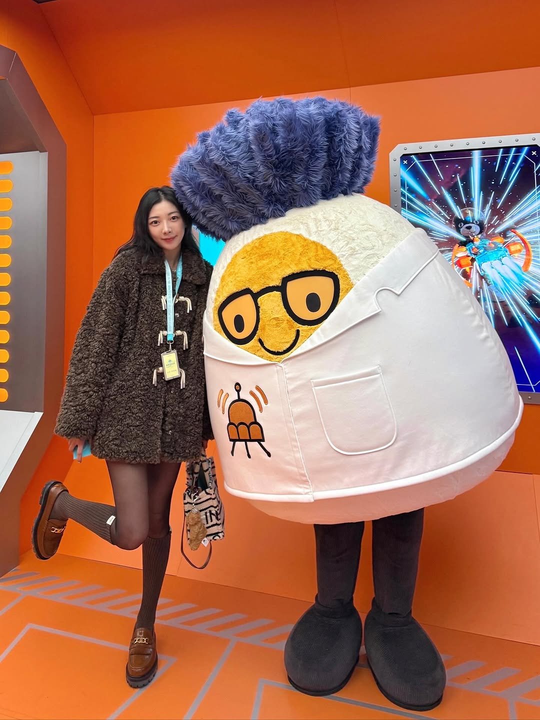 Photo shared by 김예은 on November 04, 2025 tagging @fallett_official, and @jellycat. May be an image of minions and text.