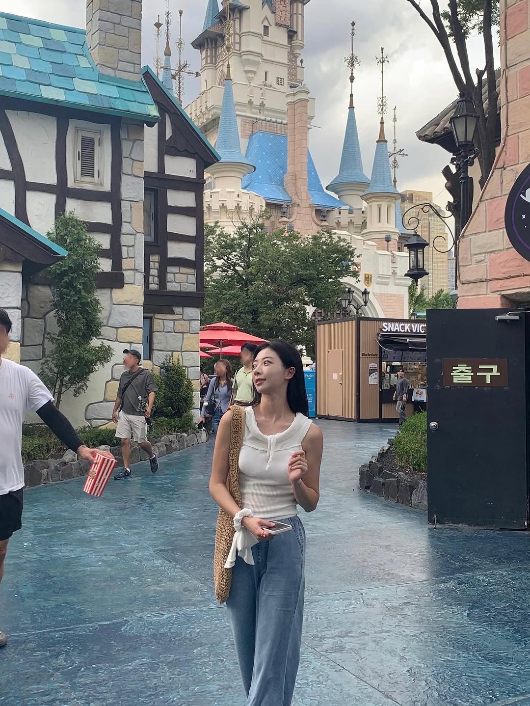 Photo by 김예은 on August 28, 2025. May be an image of 5 people, castle and text.