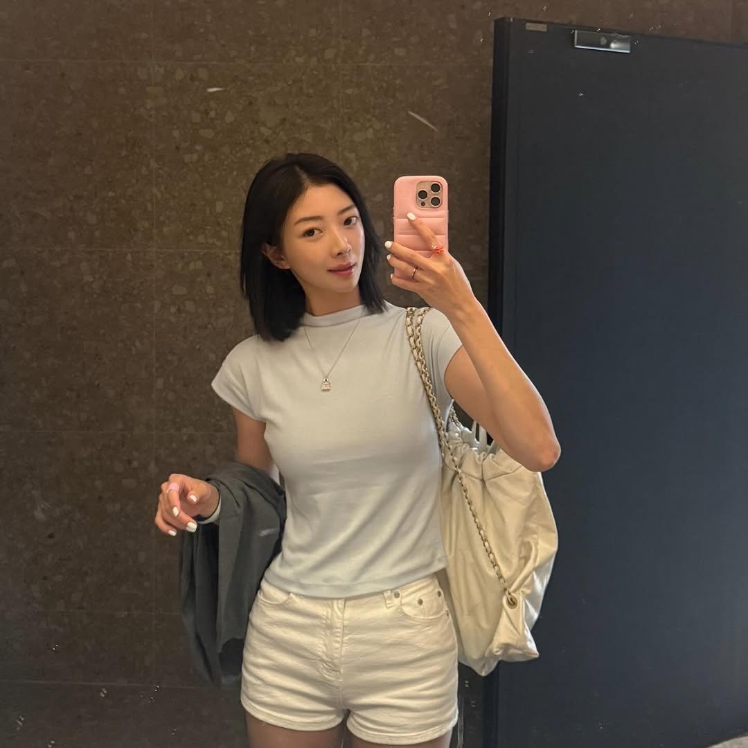 Photo shared by 김예은 on June 07, 2025 tagging @chixlabel_official. May be a selfie of one or more people, hair, phone, miniskirt, shorts and mirror.