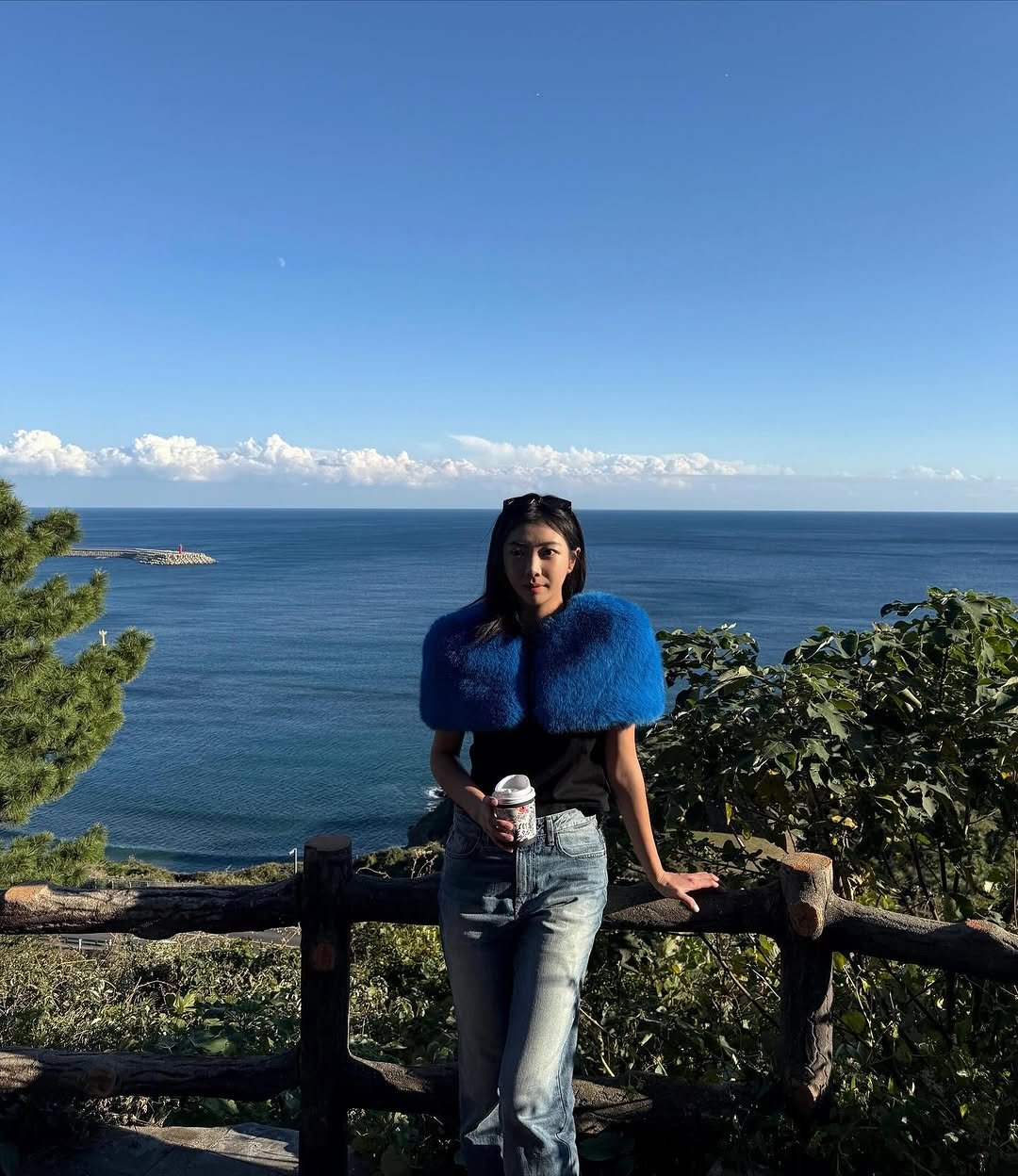 Photo shared by 김예은 on November 03, 2025 tagging @beglowny, and @molliolli.official. May be an image of parka, outdoors and text.