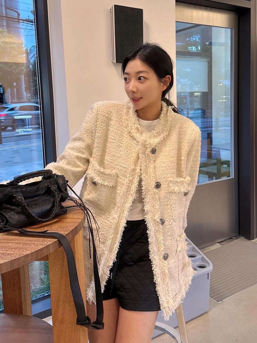 Photo shared by 김예은 on October 17, 2025 tagging @khakipoint. May be an image of duffle coat, overcoat, jacket, blazer and text.