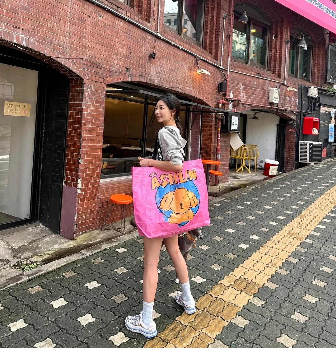 Photo by 김예은 on September 06, 2025. May be an image of 1 person, sarong, pouch, purse, grocery bag and text.