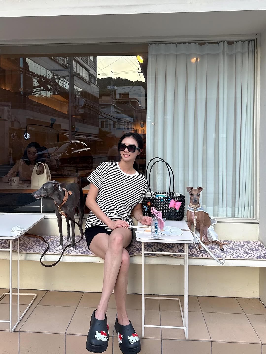 Photo by 김예은 on July 26, 2025. May be an image of 2 people, eyewear, top, display case and text.