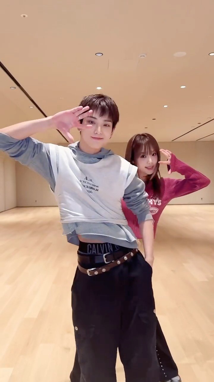 yena.jigumina 게시물 이미지: あげる #HARUA Light pew-☆

#YENA #イェナ...