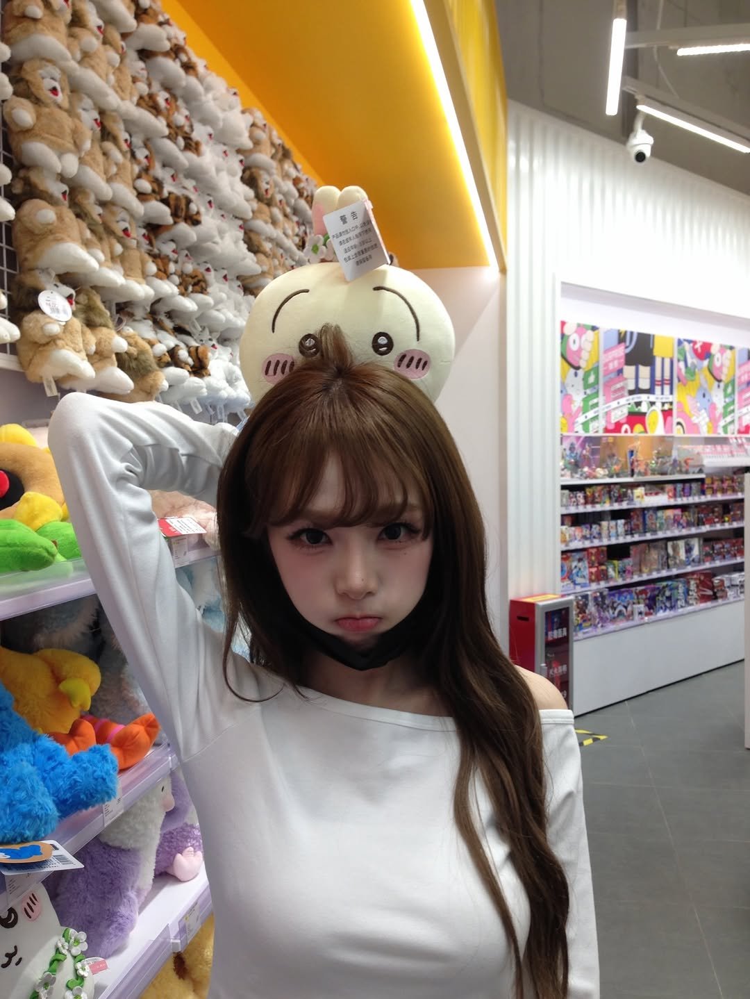 Photo by 최예나 on April 19, 2026. May be an image of one or more people, hair and text.