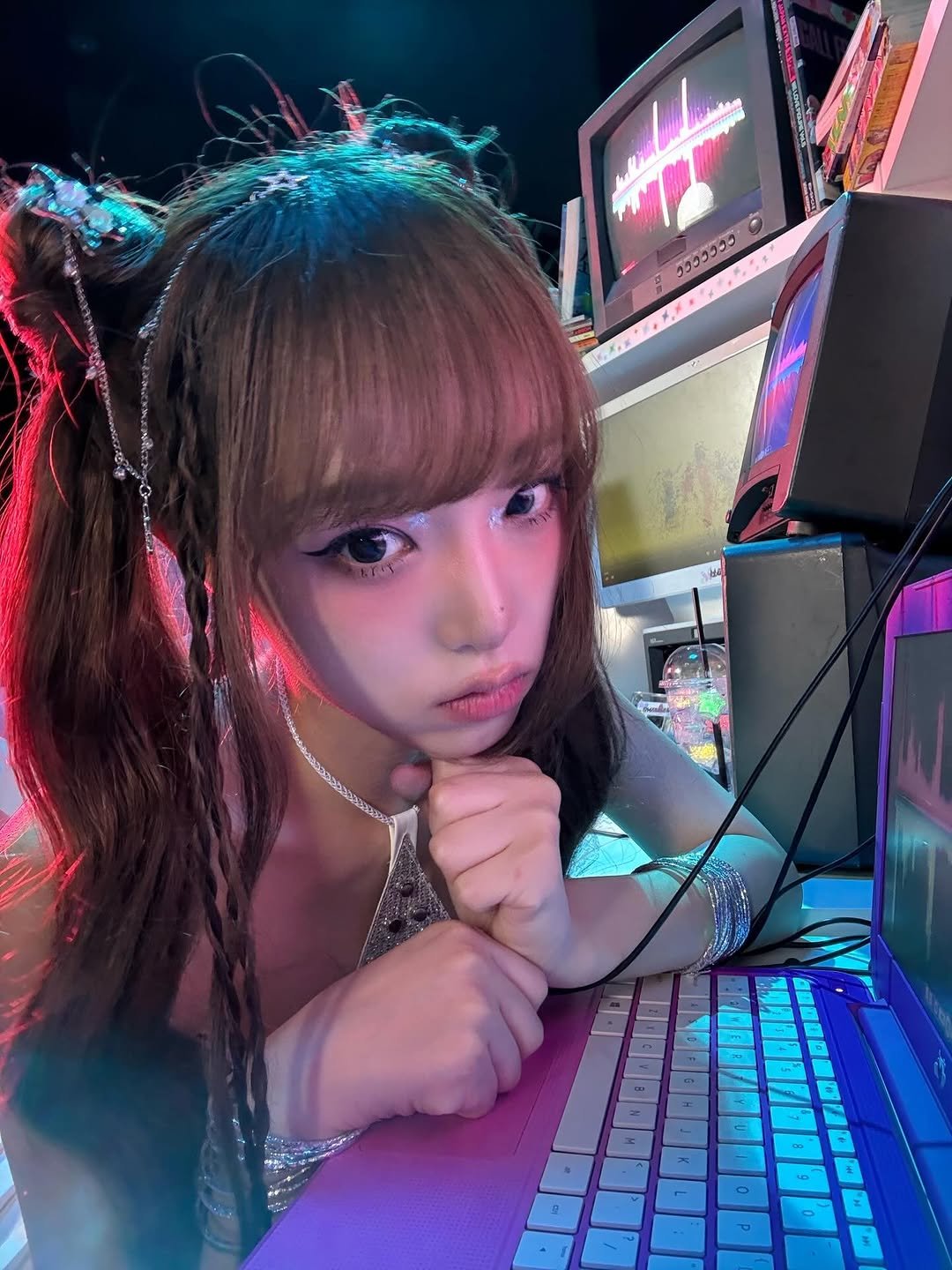 Photo by 최예나 on November 25, 2025. May be an image of one or more people, hair and text.