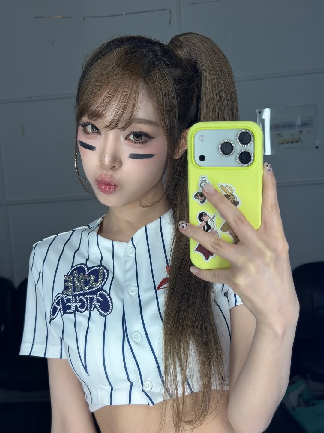 Photo by 최예나 on March 27, 2026. May be an image of one or more people, hair, phone, top and text.