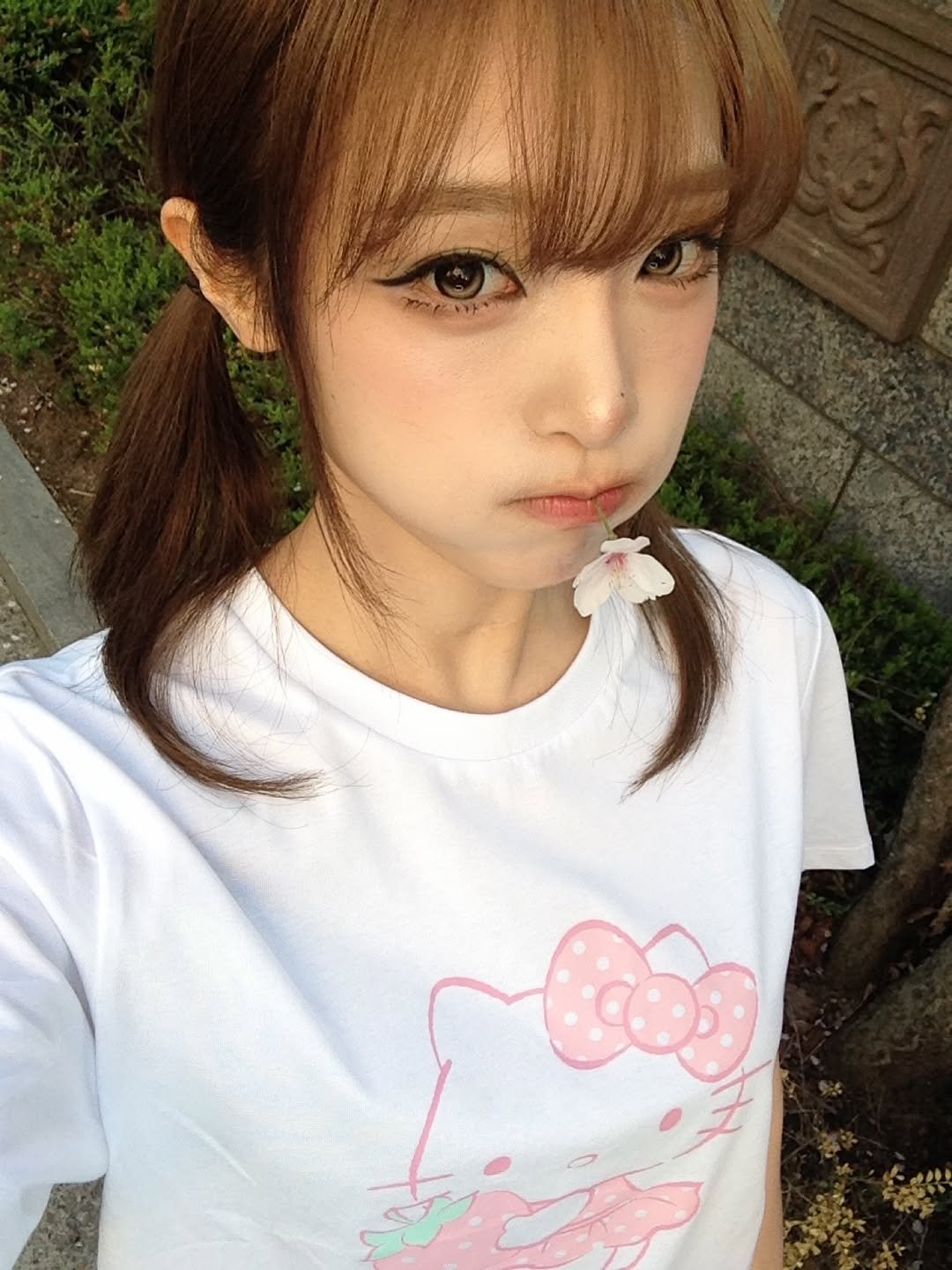 Photo by 최예나 on April 09, 2026. May be an image of one or more people, hair and text.