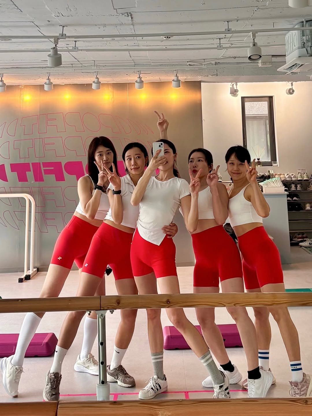 yenana87 게시물 이미지: <팝핏x원더러스트>
처음으로 우리 지도자 선생님들과 함께 큰 무대에 서게...
