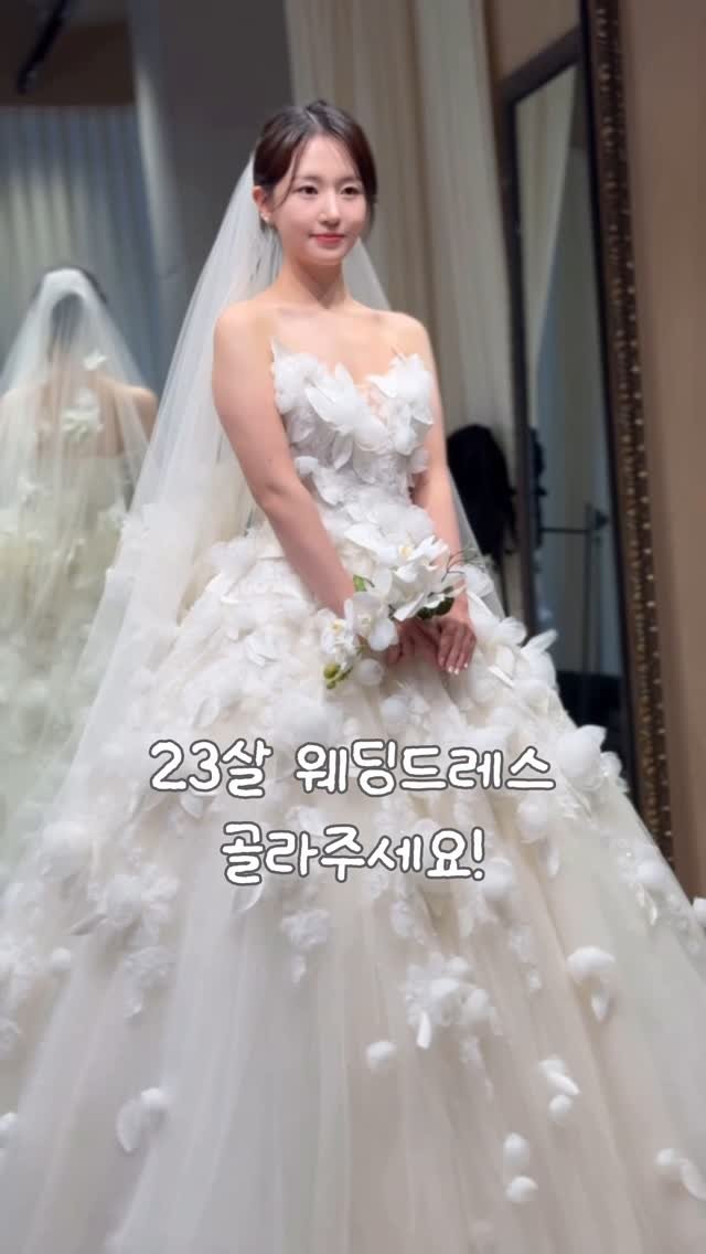 yennmad 게시물 이미지: 여러분의 선택은...!?👰🏻‍♀️💛 댓글로 투표해주세요!

@bridalkong