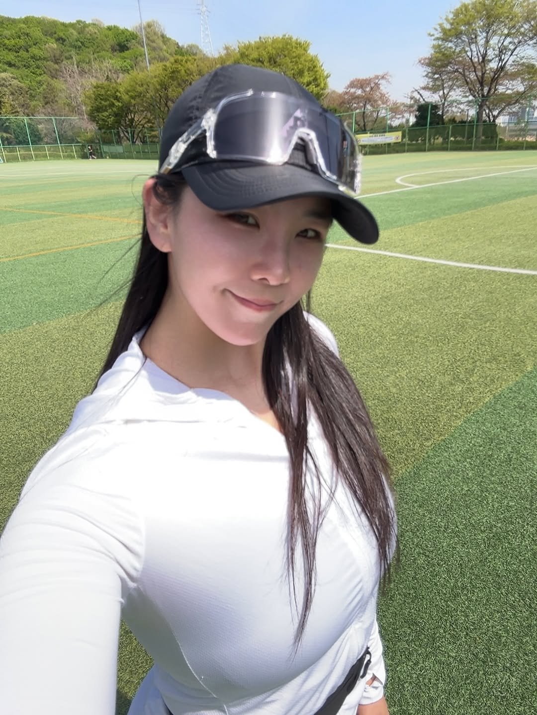 yeobody 게시물 이미지: 반바지 자국 고대로 탔네🌞