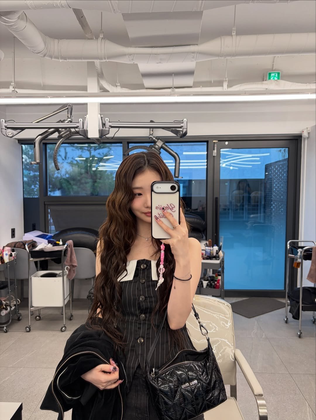 Photo by 여진 YEOJIN on March 13, 2026. May be a selfie of one or more people, hair, phone, mirror and text.