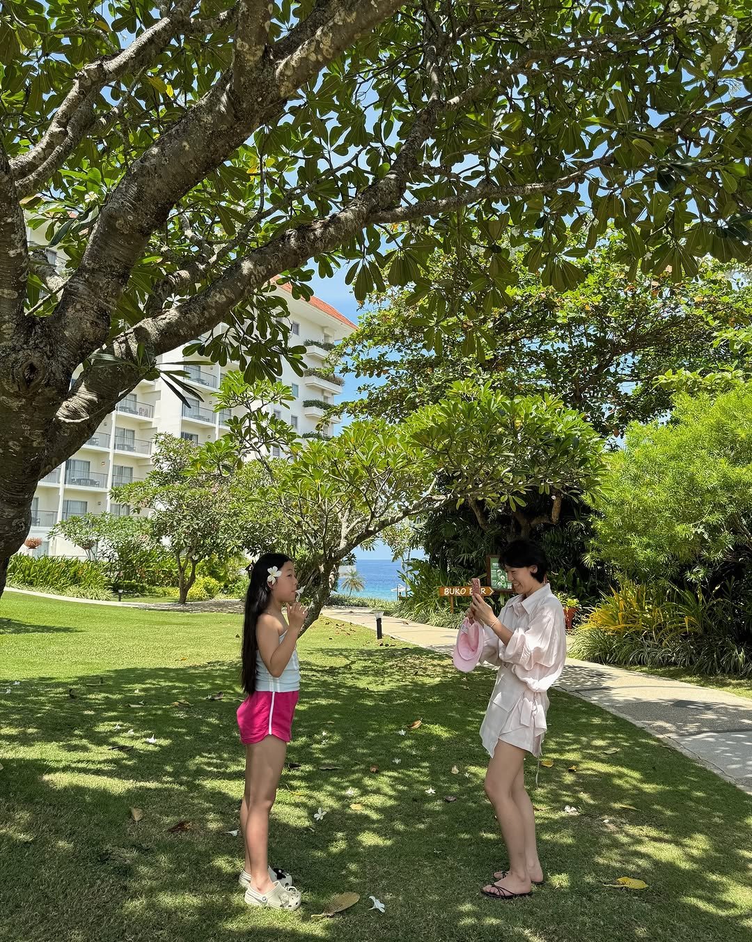 Photo by 염미솔 on August 06, 2025. May be an image of 2 people.