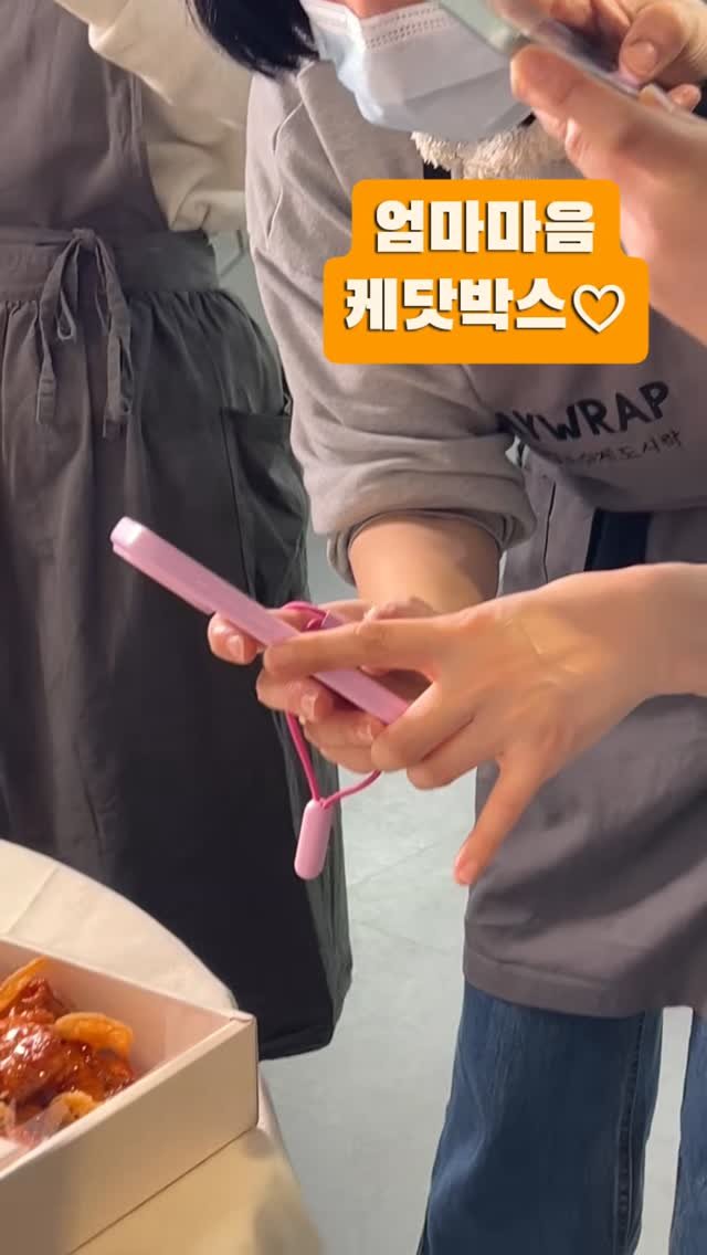 yeon_cheon_cadot 게시물 이미지: 케닷박스가 가장 많이 가는 곳이 어딘지 아세요?

화려한 파티장?

격식 있는...