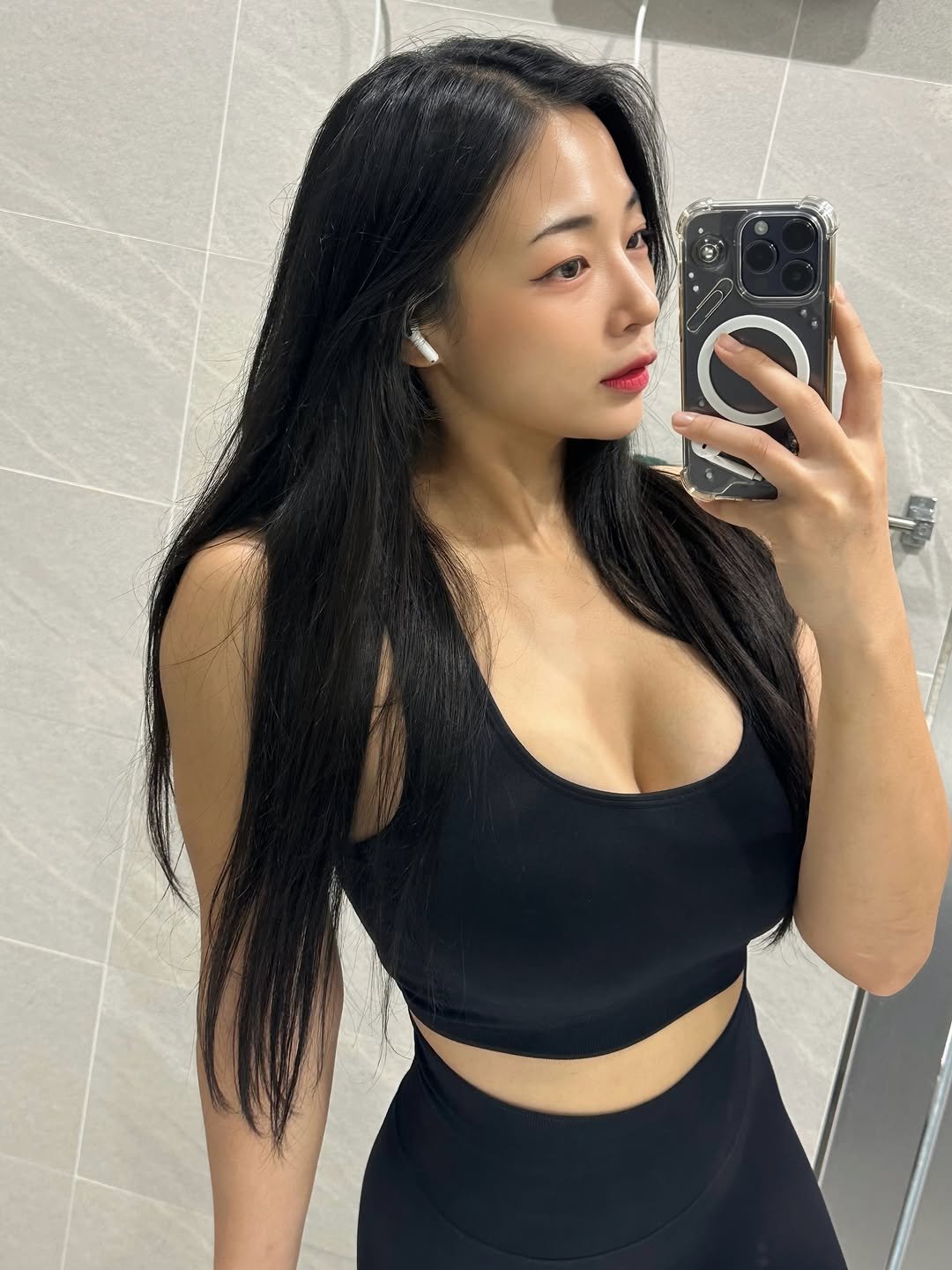 yeonco_0611 게시물 이미지: 왼얼? 오얼? 
ㅎㅎ 맛있는거 먹고 살 빠지면 너무 좋겠따 

#에그타르트 먹고싶!🤤