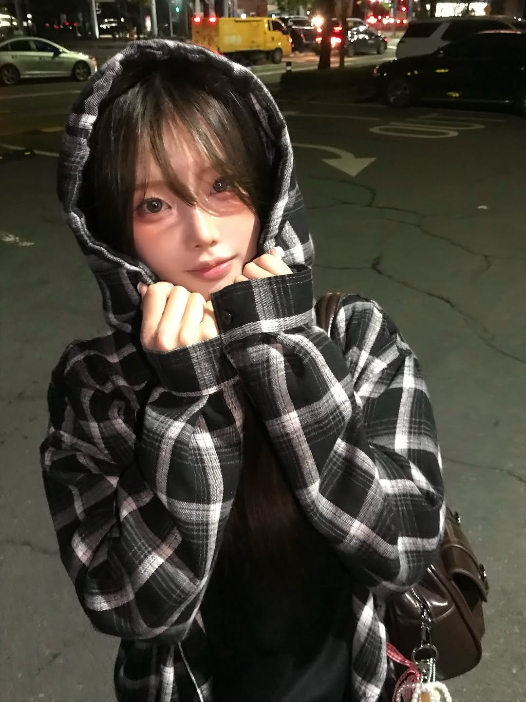 Photo by 연 on October 28, 2025. May be an image of one or more people, hair, duffle coat, raincoat, flannel, parka, night and text.