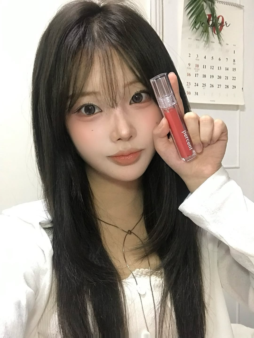 Photo shared by 연 on September 15, 2025 tagging @naughtypercent. May be an image of 1 person, lipstick, makeup, hair and text that says '9 16171819202122 18 19 242526272829 23 30 31 percent'.