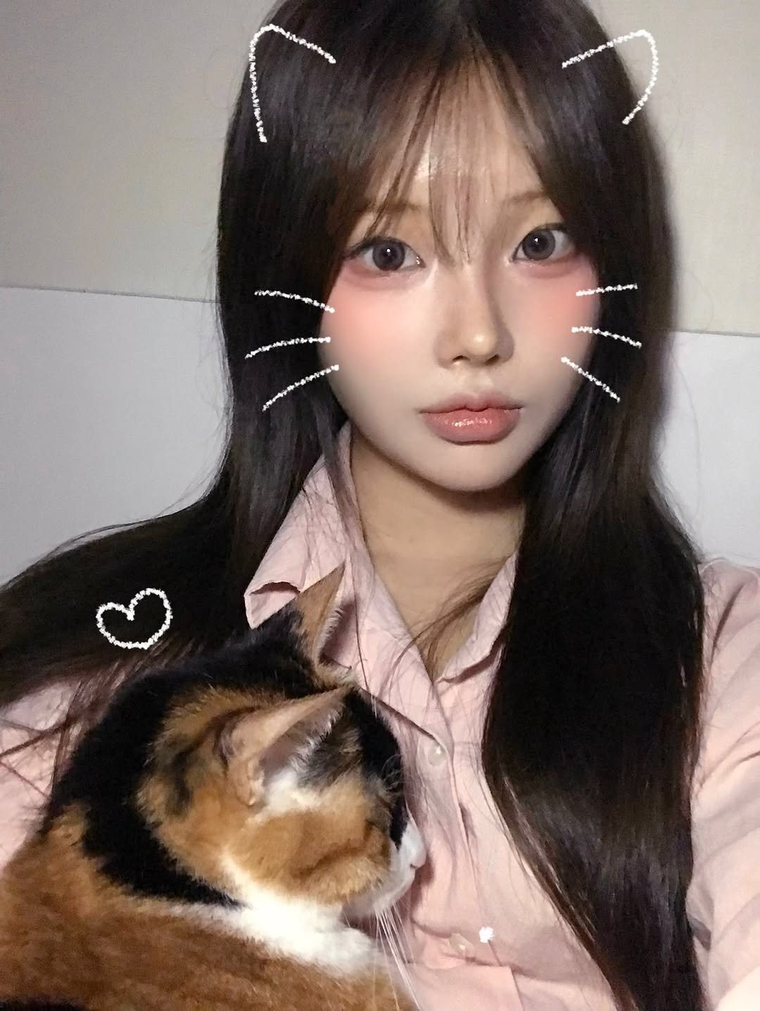 Photo shared by 연 on October 20, 2025 tagging @dear.a_kr, and @munitz.co. May be an image of one or more people, hair and text.