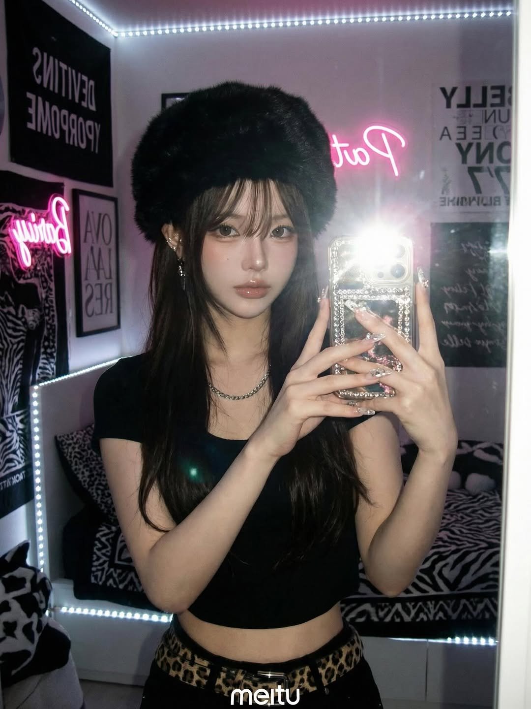 Photo shared by 연 on January 31, 2026 tagging @meitu.kr. May be an image of one or more people, hair, hat, beret, top and text.